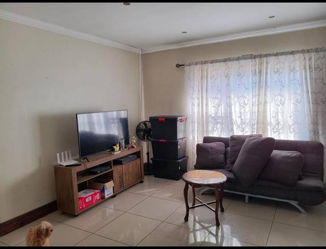 3 BEDROOM PROPERTY TO RENT IN GOODWOOD CENTRAL